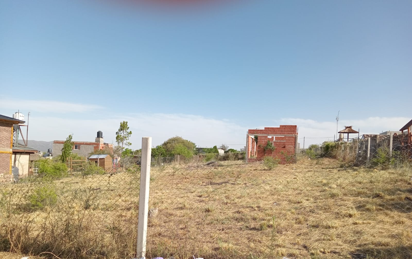 Hermoso TERRENO C/ CASA EN CONSTRUCCIÓN EN VENTA  